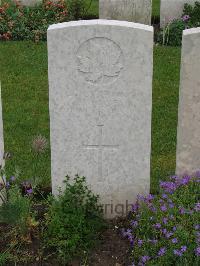 Etaples Military Cemetery - Holmes, J